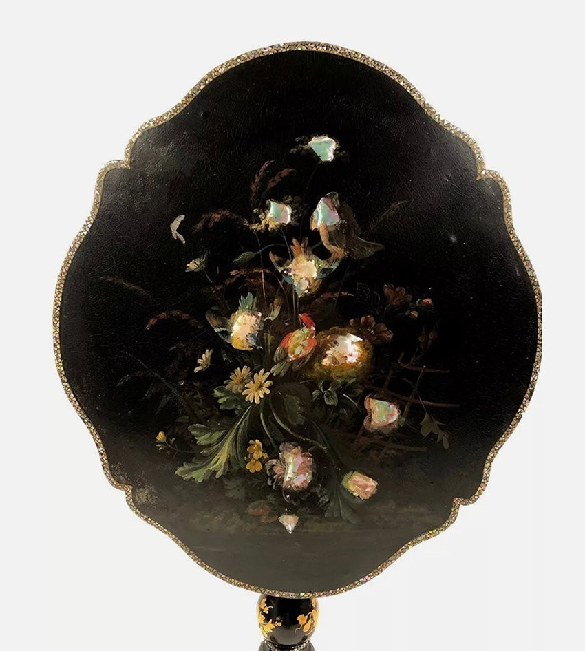 A Tilting Pedestal Table In Blackened Wood With Painted Decoration Of Flowers And Birds, Burgauté Style. Napoleon III-photo-2