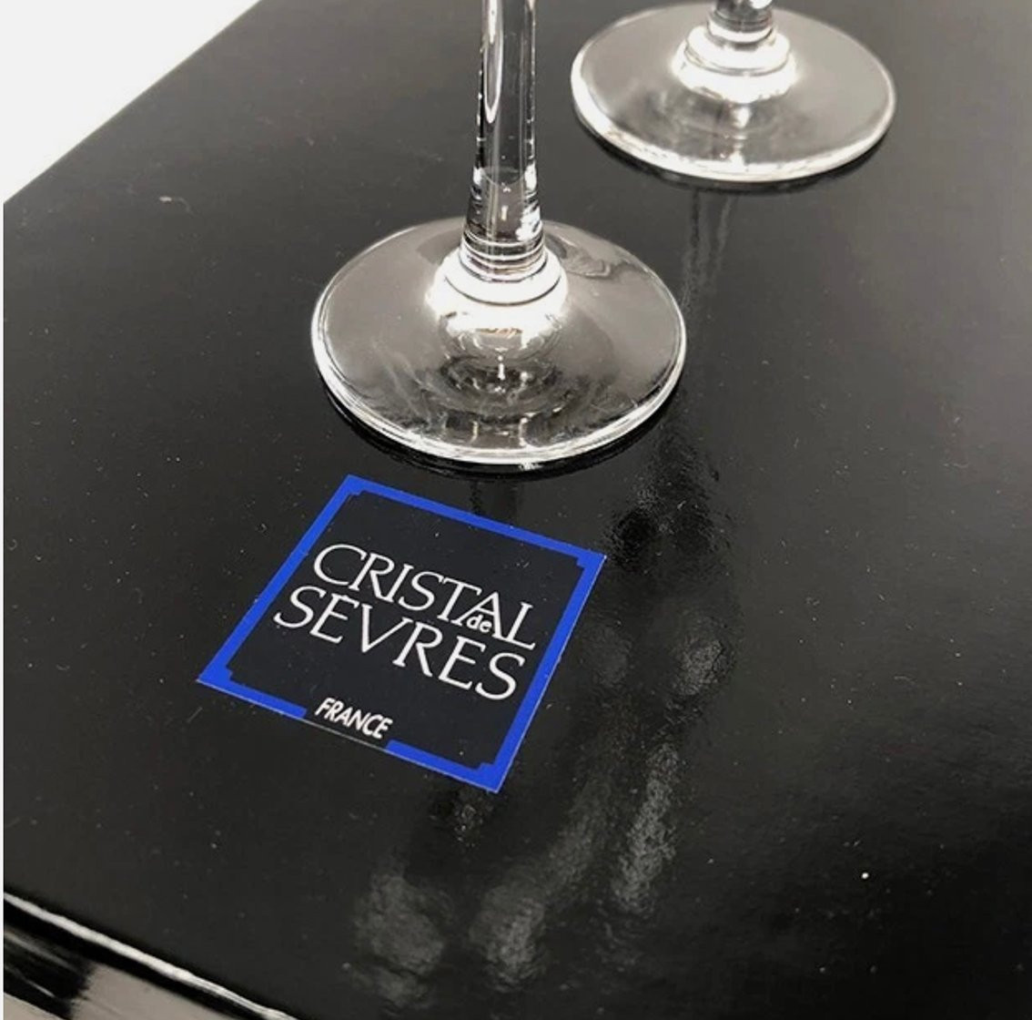 Cristal de Sèvres. Série de quatre flûtes à champagne et six flûtes à vodka, modèle Renommée-photo-3