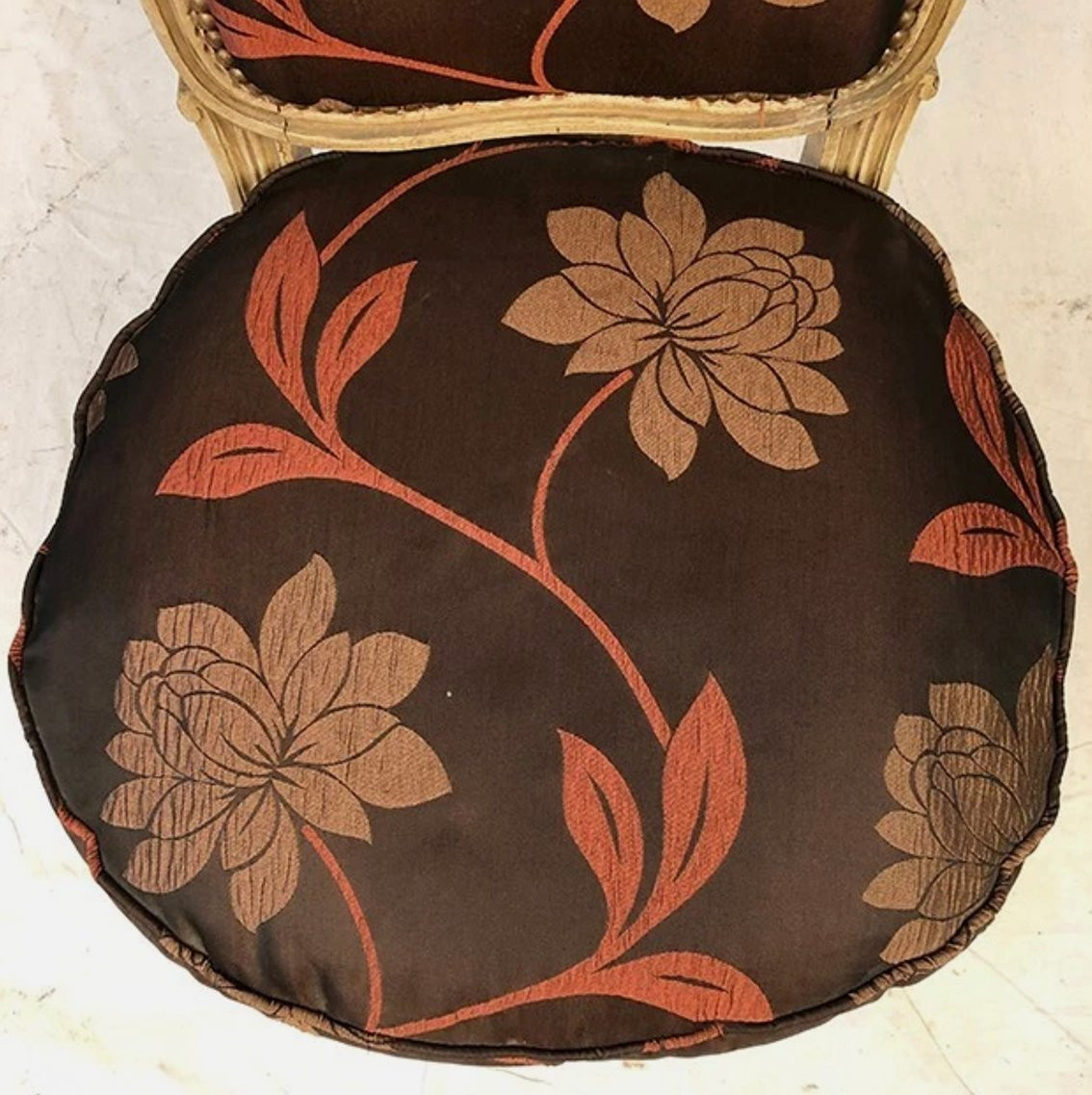 Chauffeuse de style Louis XV, bois laqué crème, XXe-photo-1