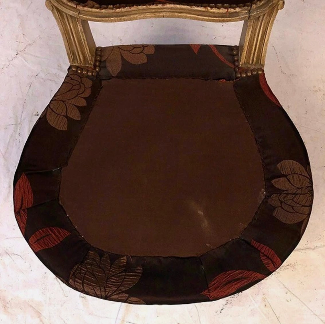 Chauffeuse de style Louis XV, bois laqué crème, XXe-photo-2