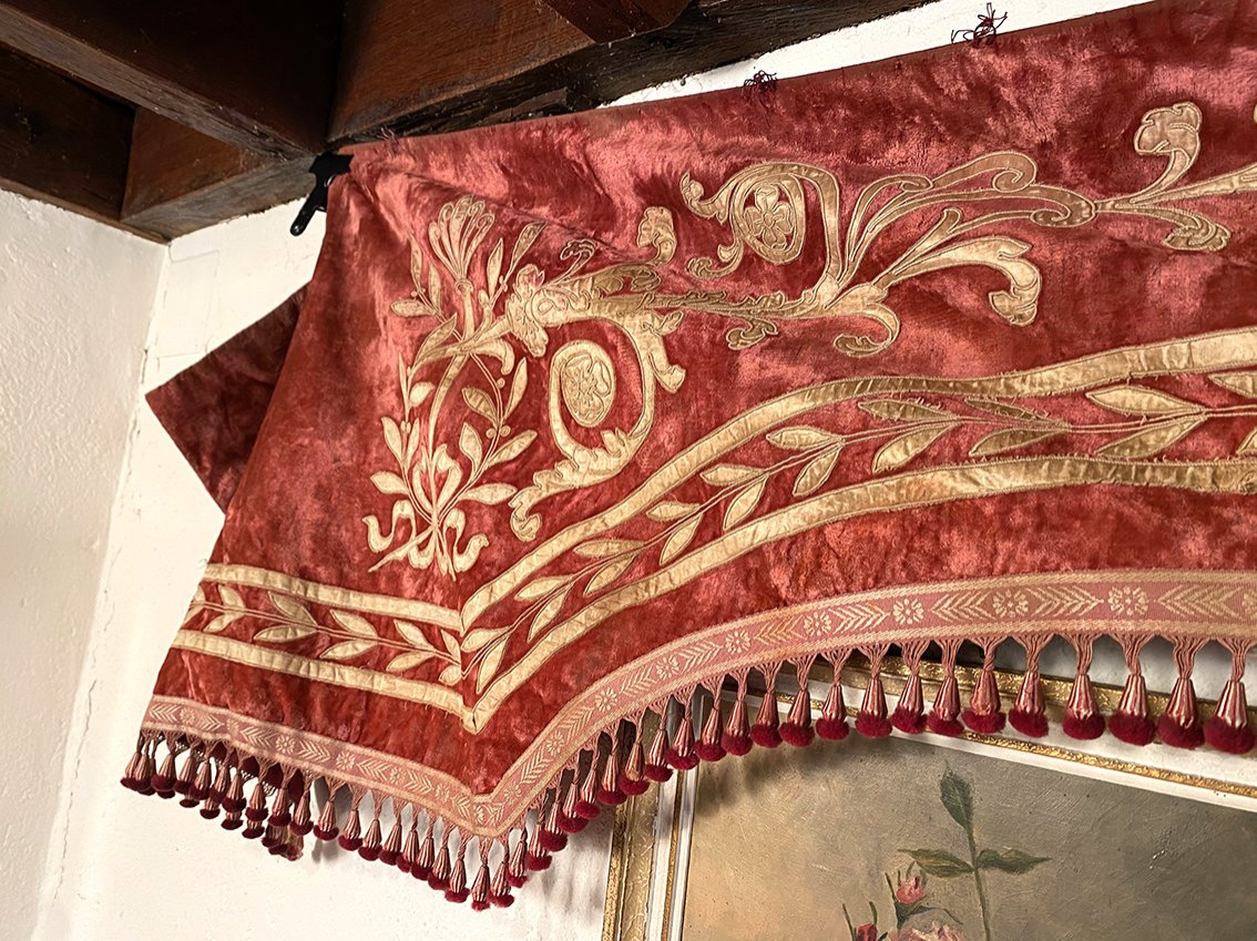 Très grande cantonnière de style Napoléon III, broderie en application sur velours vieux rose-photo-3