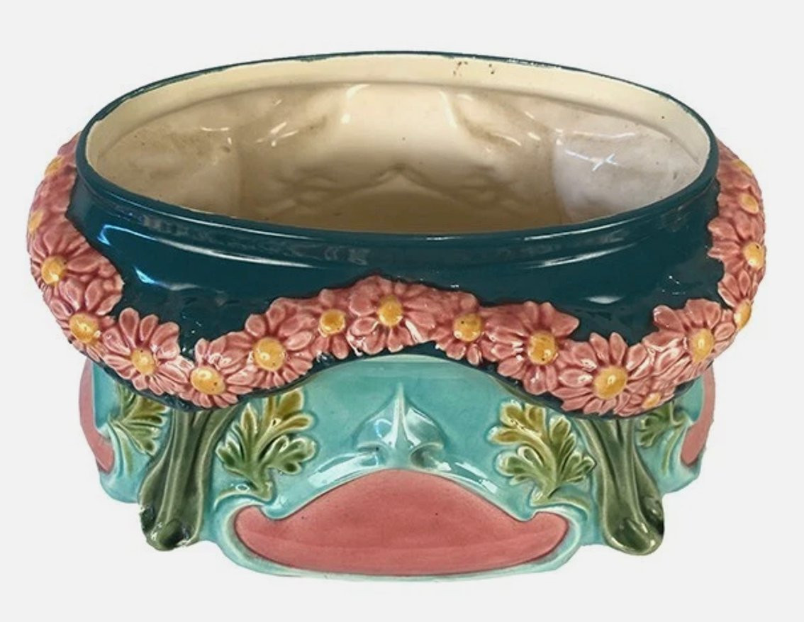 Jardinière en barbotine polychrome à décor de guirlande de fleurs-photo-3