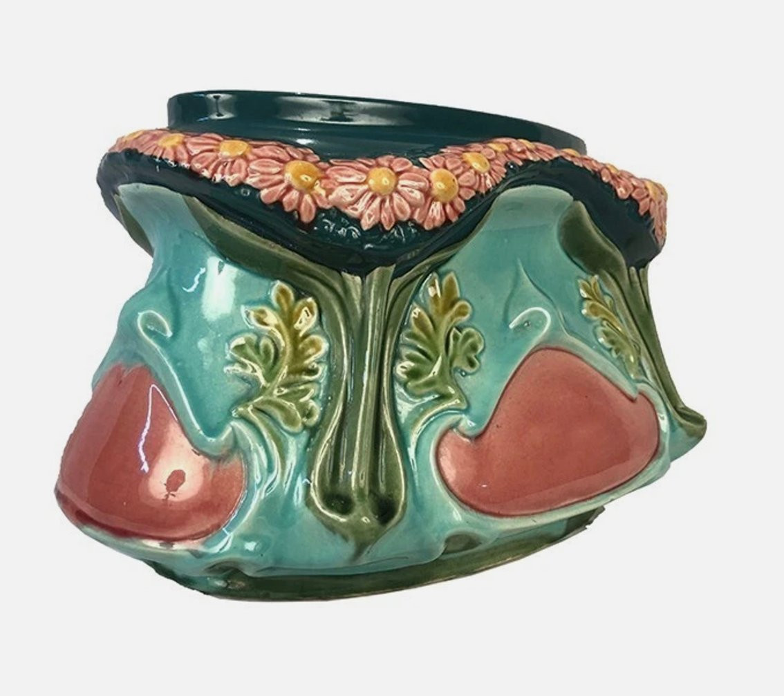 Jardinière en barbotine polychrome à décor de guirlande de fleurs-photo-1