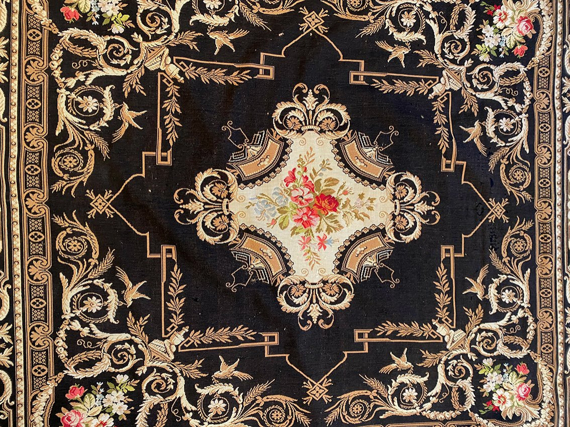 Tapis de table (tapisserie en laine) à motif de fleurs et rinceaux, de style Napoléon III-photo-3