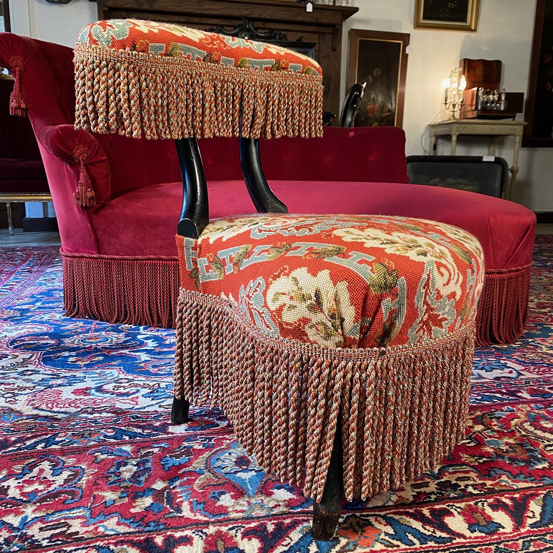 Chaise voyeuse époque Napoléon III en bois noirci, garnie d’une tapisserie au point-photo-4