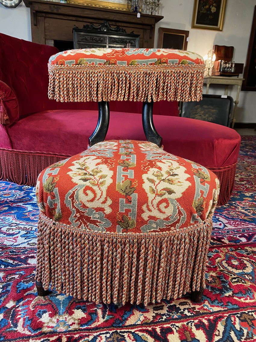 Chaise voyeuse époque Napoléon III en bois noirci, garnie d’une tapisserie au point-photo-2