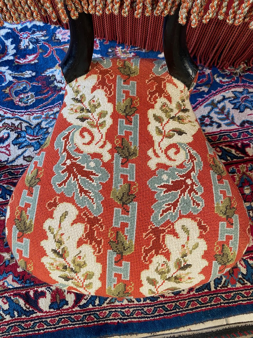 Chaise voyeuse époque Napoléon III en bois noirci, garnie d’une tapisserie au point-photo-3