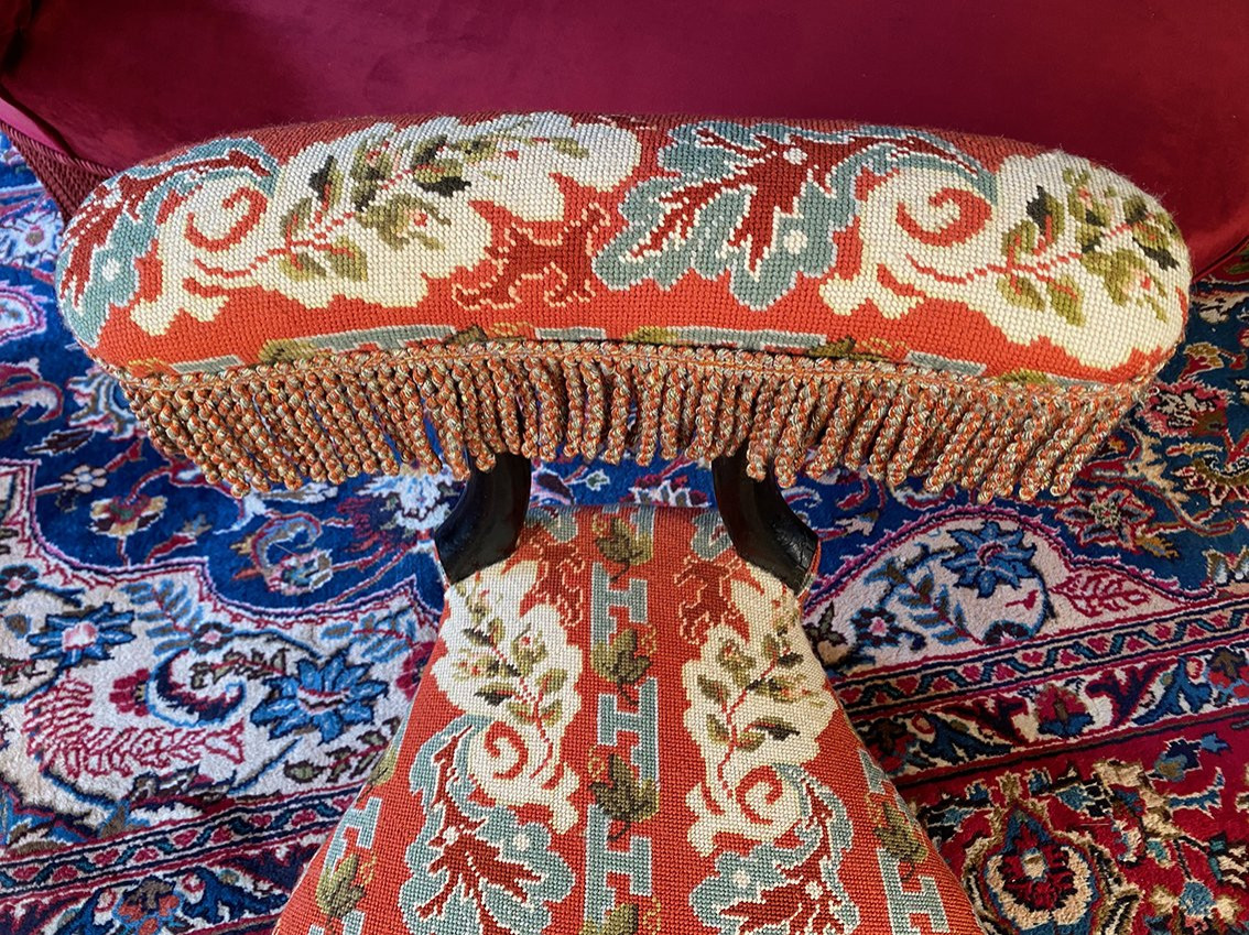 Chaise voyeuse époque Napoléon III en bois noirci, garnie d’une tapisserie au point-photo-4