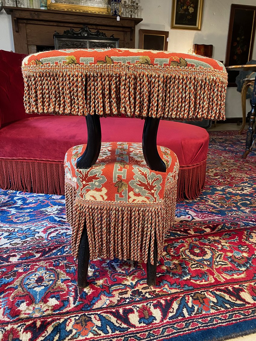 Chaise voyeuse époque Napoléon III en bois noirci, garnie d’une tapisserie au point-photo-5