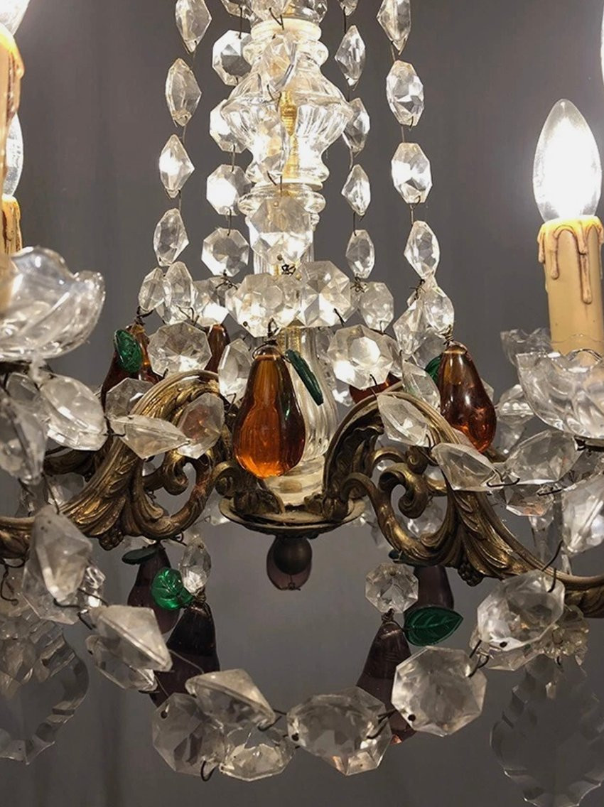 Lustre en bronze doré, pendeloques cristal et pampilles de verre coloré en forme de fruits-photo-3