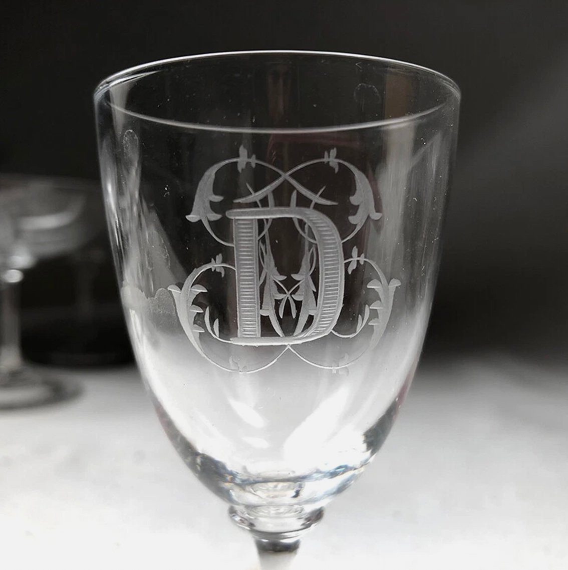 Partie de service de verres en cristal, chiffrés « F » ou « D » (40 pièces)-photo-3