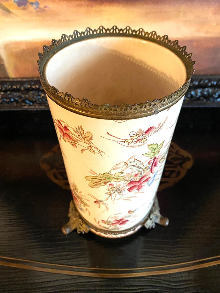 Porcelain Vase Decorated With Flowers And Circled With Openwork Brass, 19th Century-photo-4