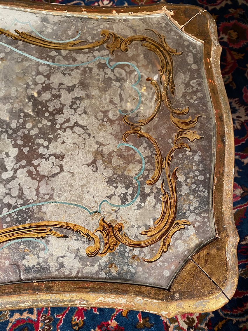 Table basse de style Louis XV en bois sculpté rechampi gris et or-photo-3