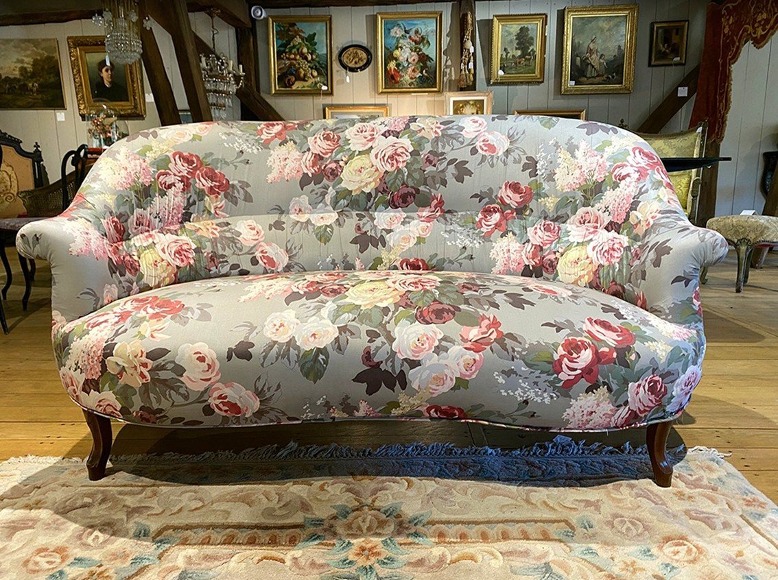 Two Napoleon III-style Toad-shaped Sofas Upholstered In A Floral Fabric-photo-2