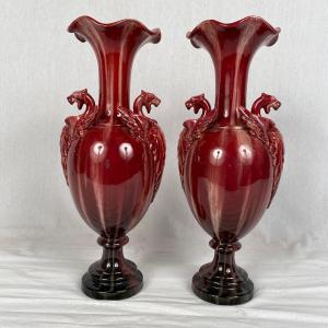 Paire de grands vases en barbotine à décor de dragons dans le goût de Delphin Massier