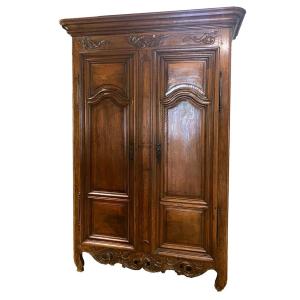 Armoire en noyer sculpté, vallée du Rhône XVIIIe