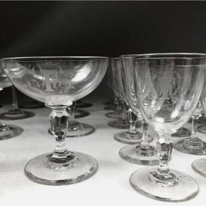 Partie de service de verres en cristal, chiffrés « F » ou « D » (40 pièces)