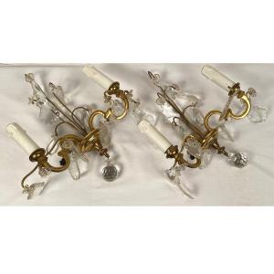 Paire d’appliques à deux bras de lumière en métal doré et pampilles