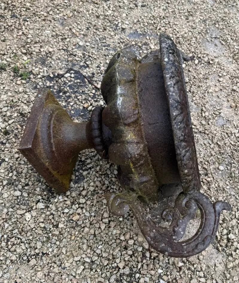 Large Cast Iron Garden Urn, 19th Century-photo-4