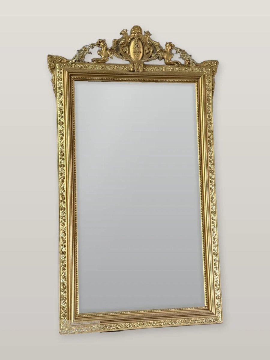Miroir à fronton en bois et stuc doré, fin XIXe siècle