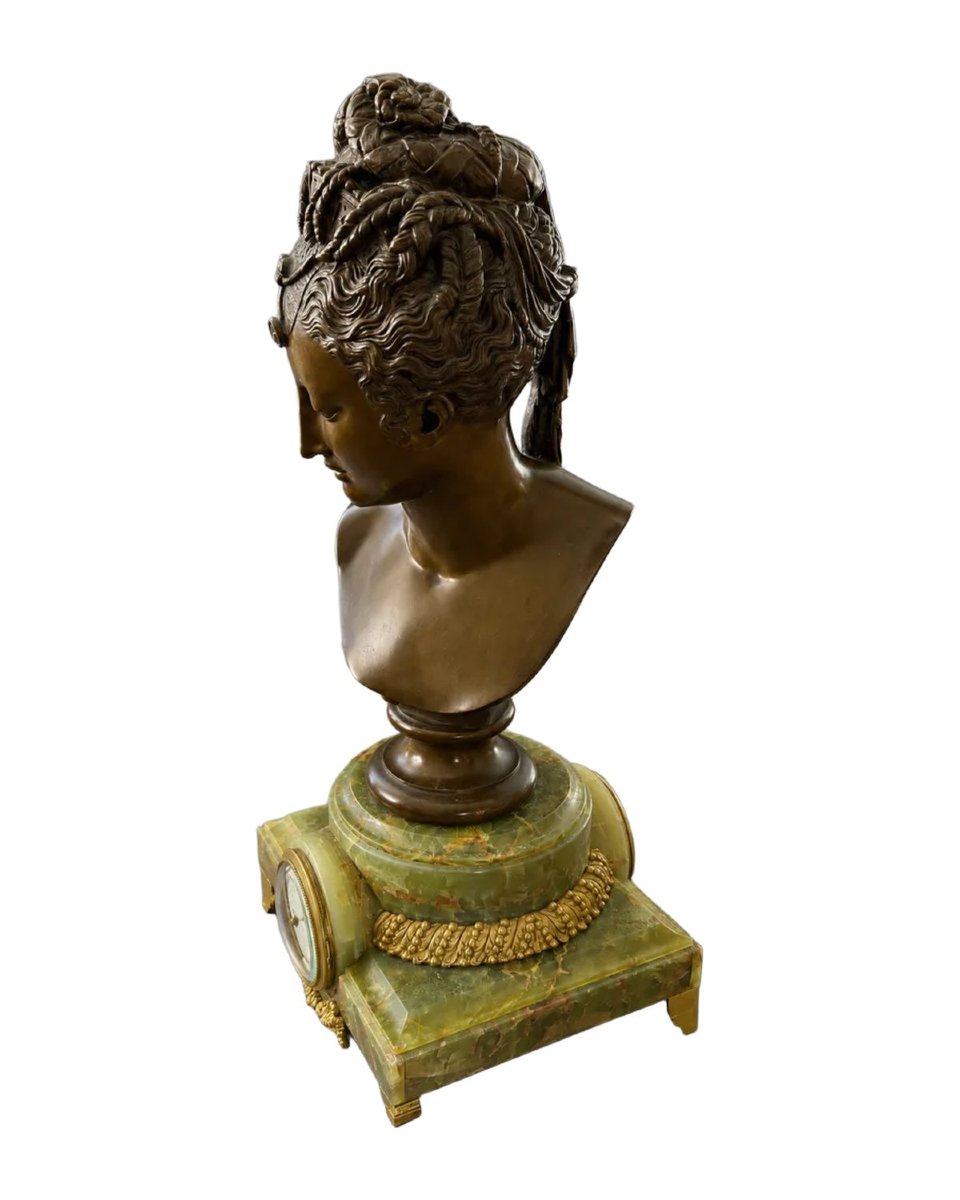 Pendule Napoléon III au buste de Diane de Poitiers, bronze signé F. Barbedienne-photo-2