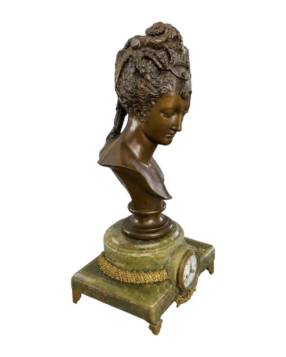 Pendule Napoléon III au buste de Diane de Poitiers, bronze signé F. Barbedienne-photo-3