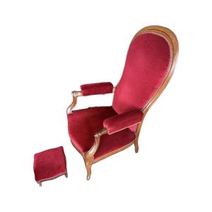Fauteuil Voltaire en noyer à dossier inclinable, avec repose-pieds, XIXe siècle