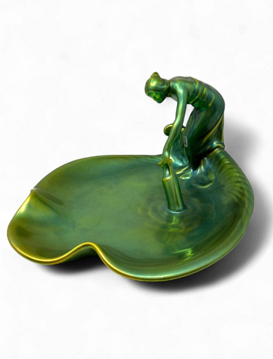 Zsolnay – Pecs (manufacture) Woman With Water Lily-photo-2