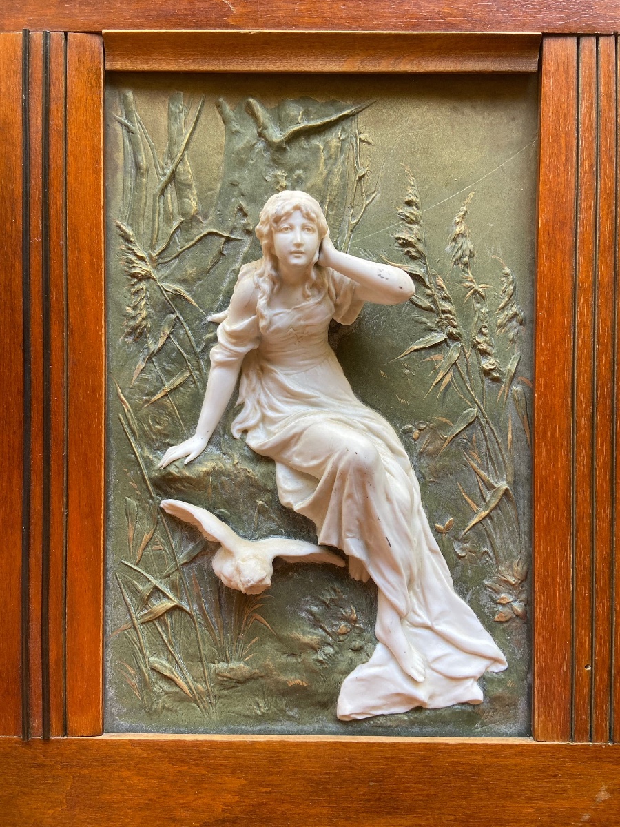 Helen Frazer ROCK Manufacture WEDGWOOD , Jeune fille à la Chouette