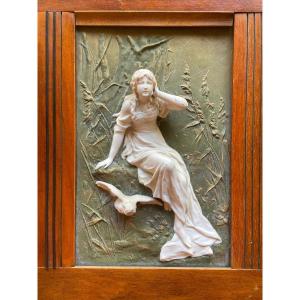 Helen Frazer ROCK Manufacture WEDGWOOD , Jeune fille à la Chouette