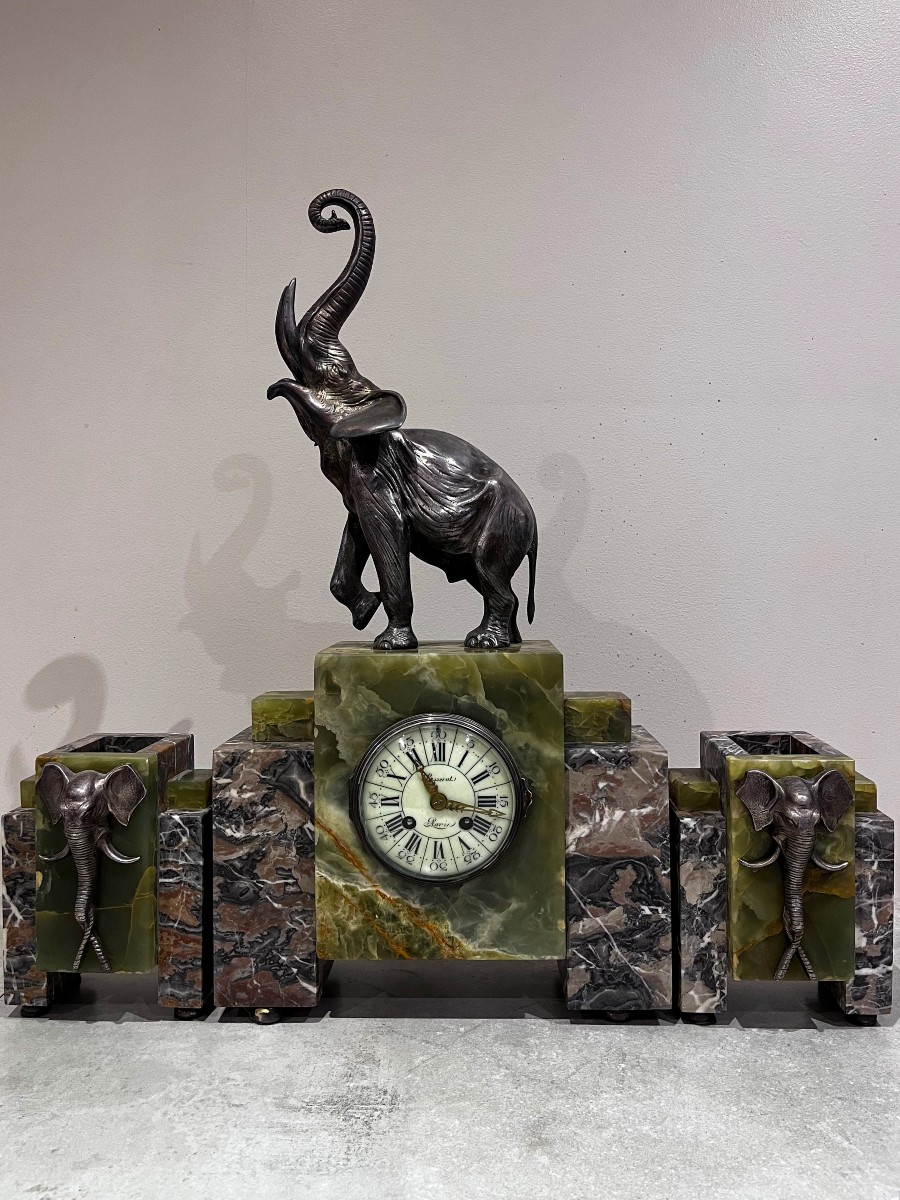 Art Deco Mantelpiece, Clock And Vases