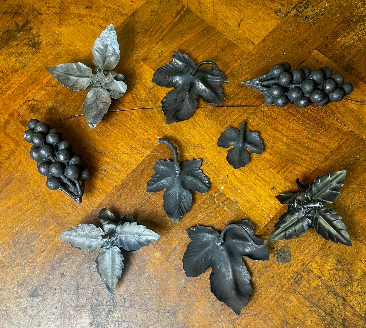 Set Of Decorative Wrought-iron Pieces-photo-2