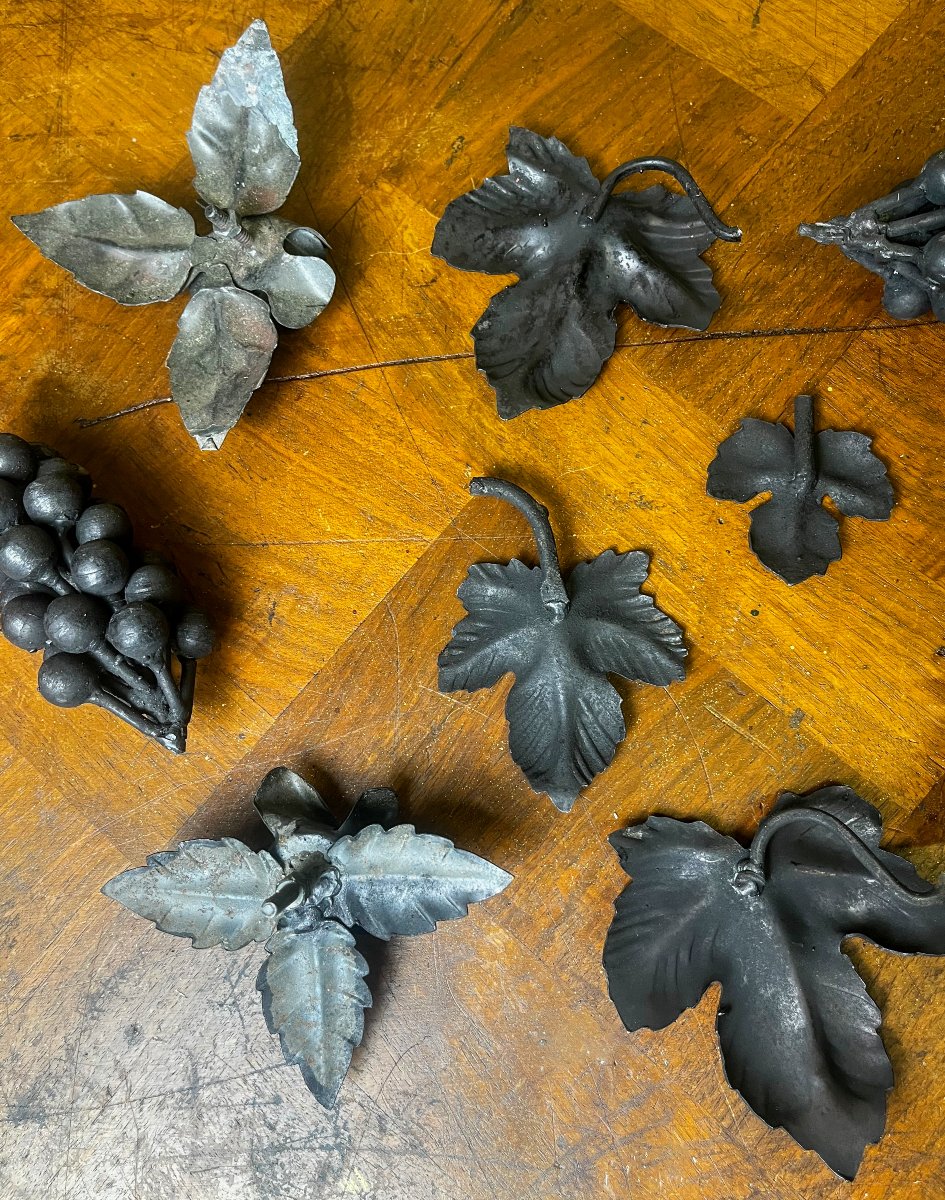 Set Of Decorative Wrought-iron Pieces-photo-4