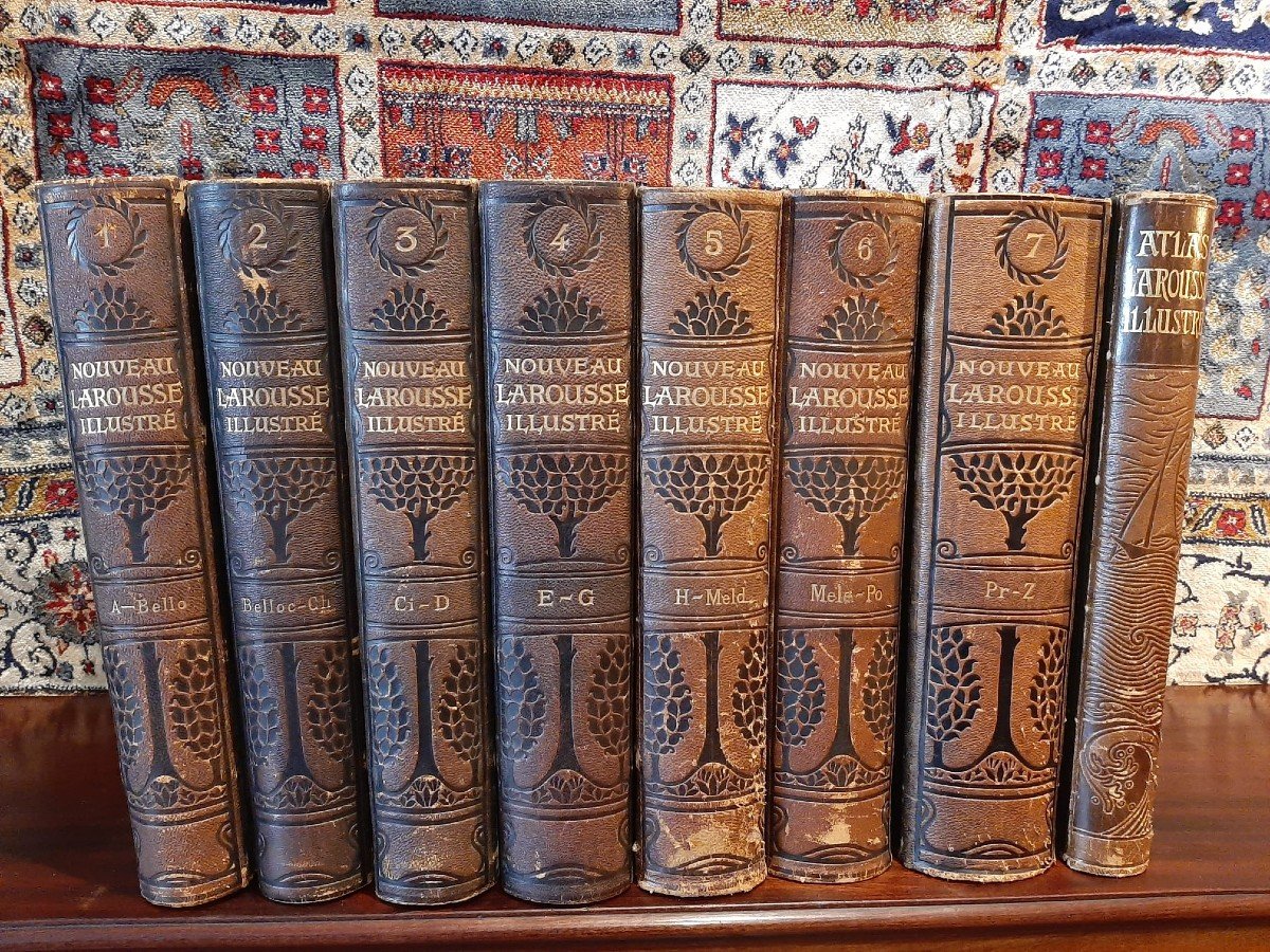 New Larousse Illustrated & Atlas - Universal Encyclopedic Dictionary 