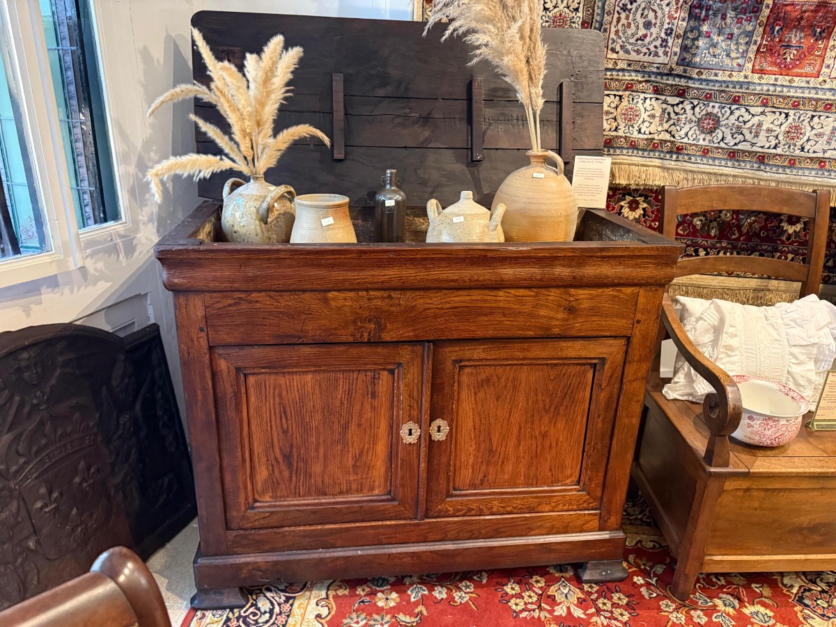 Regional Buffet Forming A Kneading Trough In Solid Oak - 18th Century.