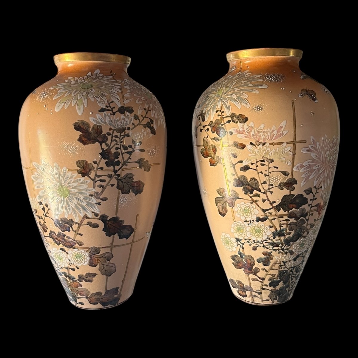 Paire de vases japonais Satsuma, signée Kusube