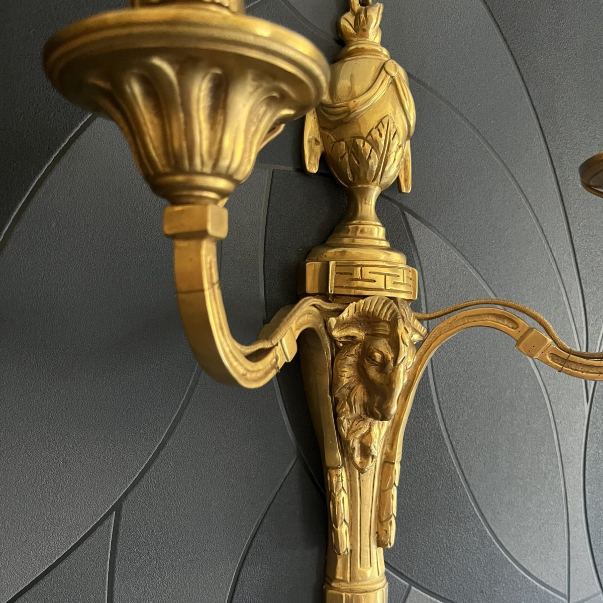 Paire d’appliques en bronze à tête de bélier, style Louis XVI, fin du XIXe siècle-photo-2