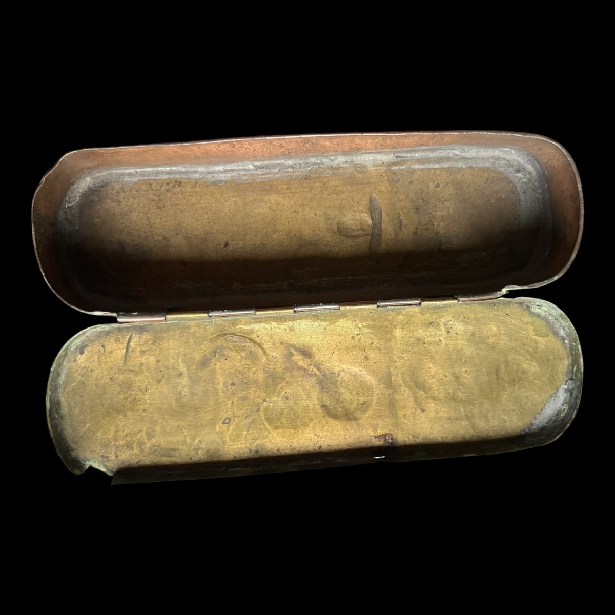 18th-century Snuffbox Made Of Brass And Repoussé Copper, Signed By Johann Heinrich Giese In Iserlohn-photo-3