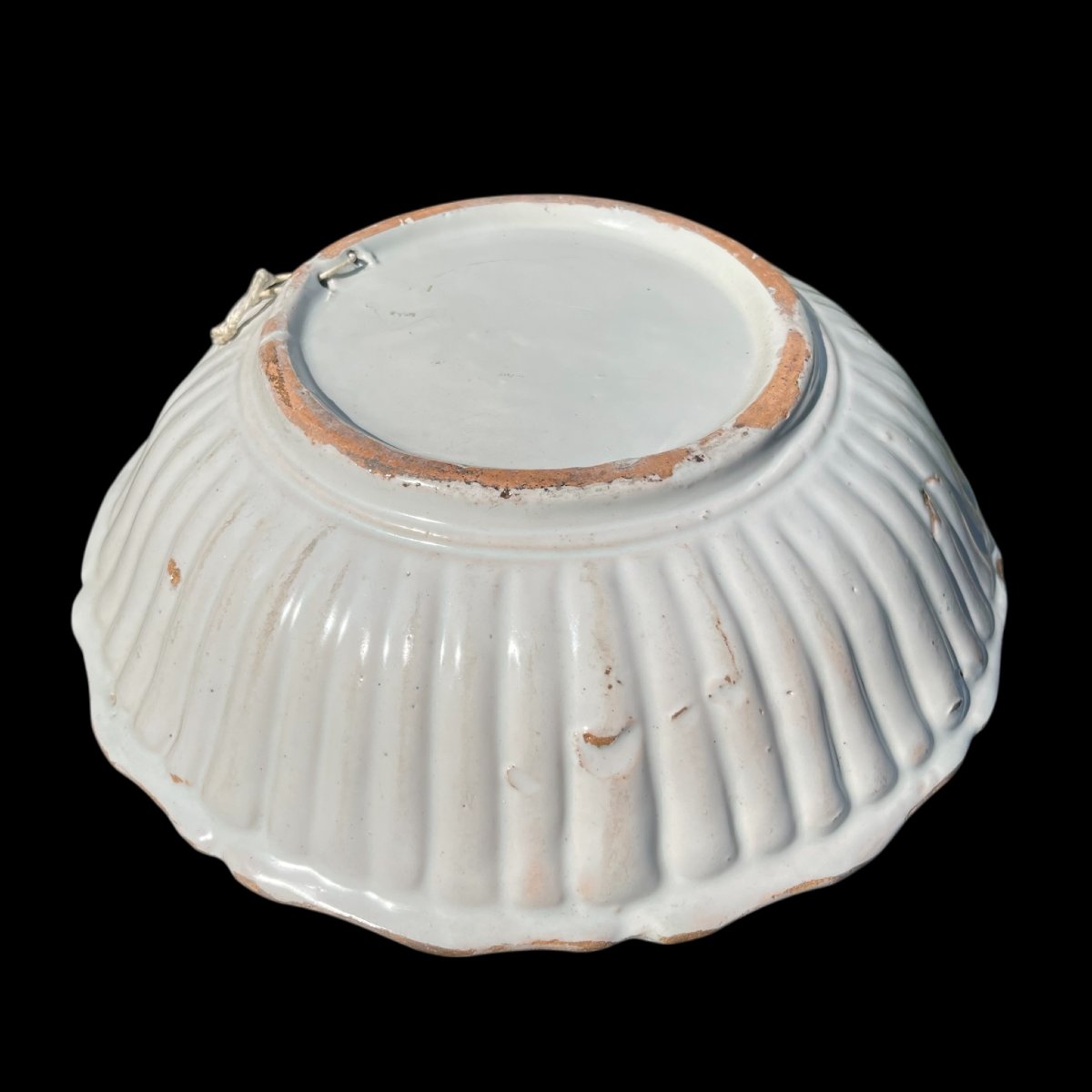 18th-century Fluted Nevers Salad Bowl With An Insect Motif-photo-2
