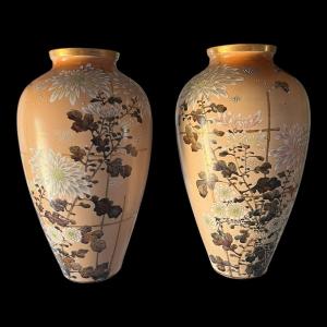 Paire de vases japonais Satsuma, signée Kusube