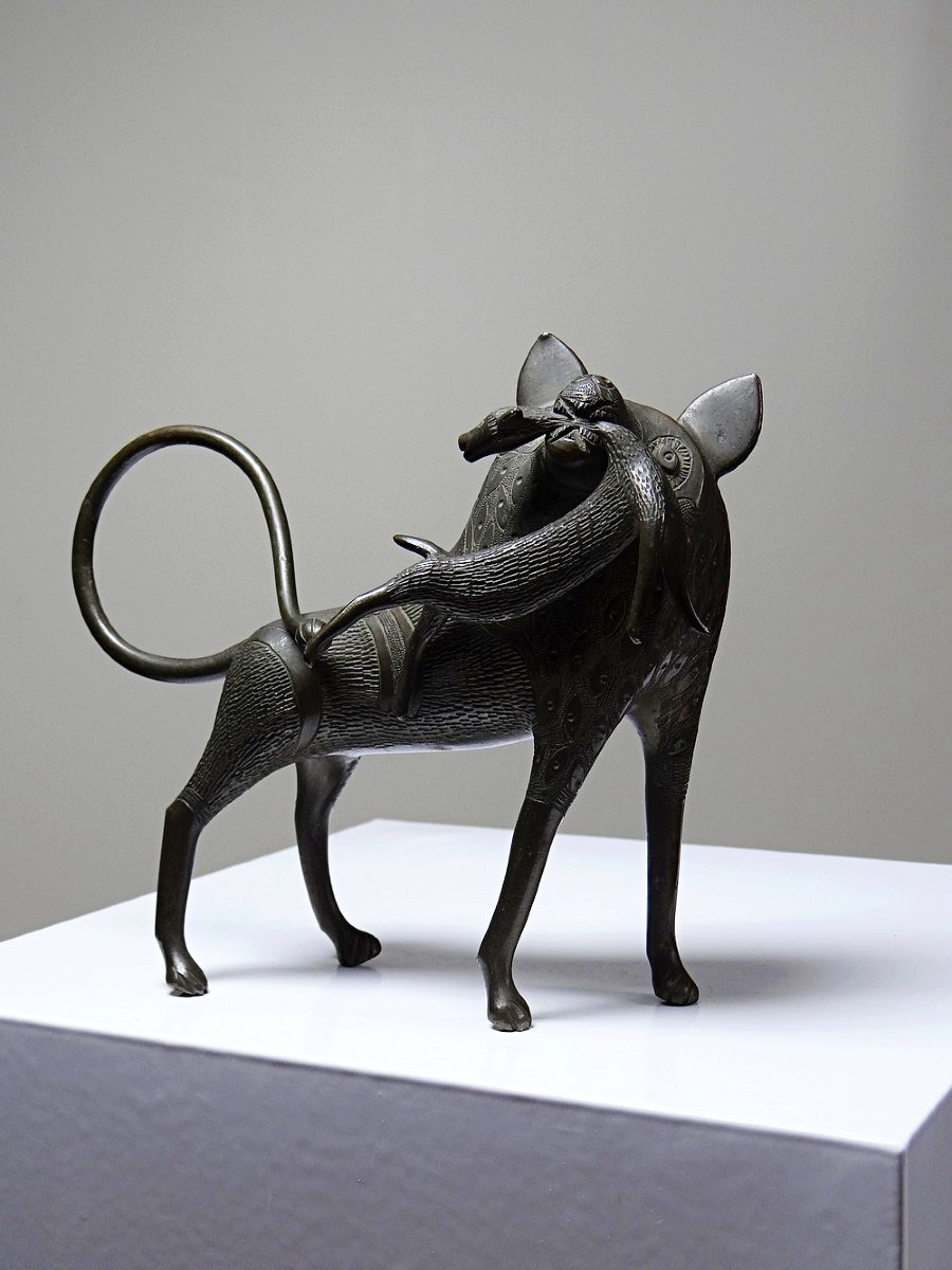 Subject, Lion, Hyena, Beast In Bronze From Benin Dahomey Cotonou Vintage/old-photo-1