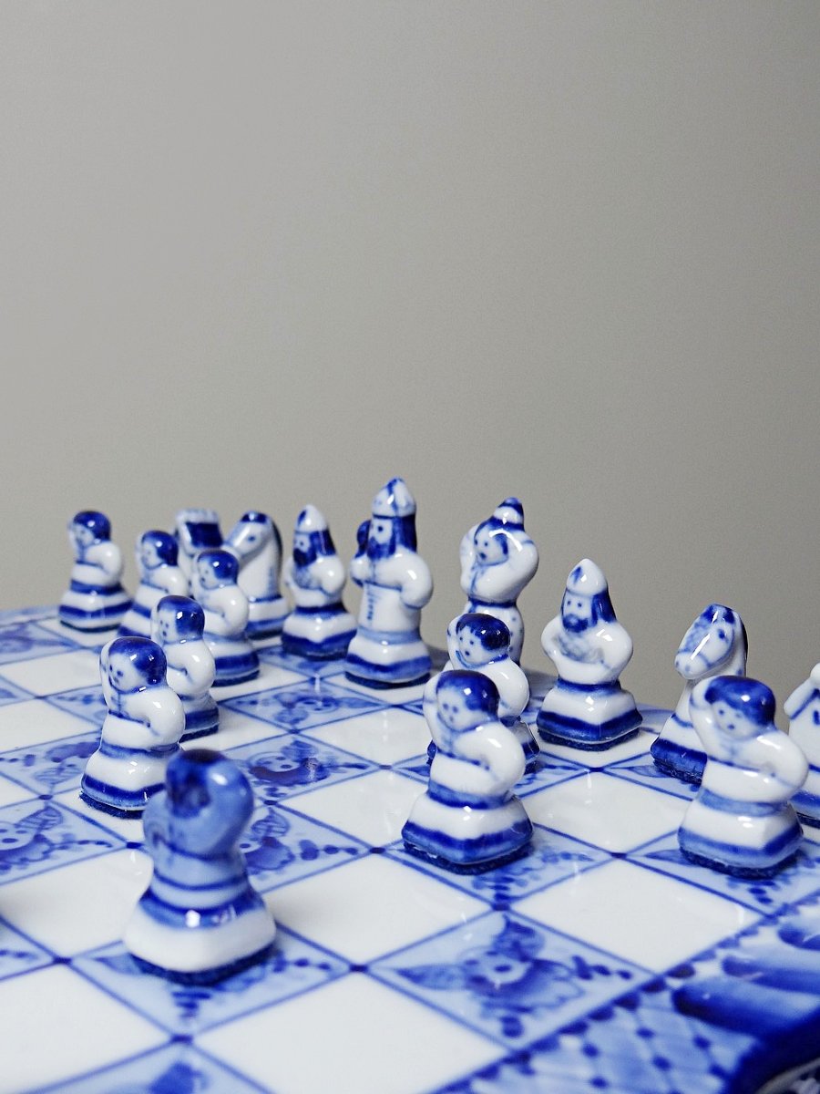 Rare And Unique Gzhel Porcelain Travel Chess Set Signed Yuri Garanin-photo-1