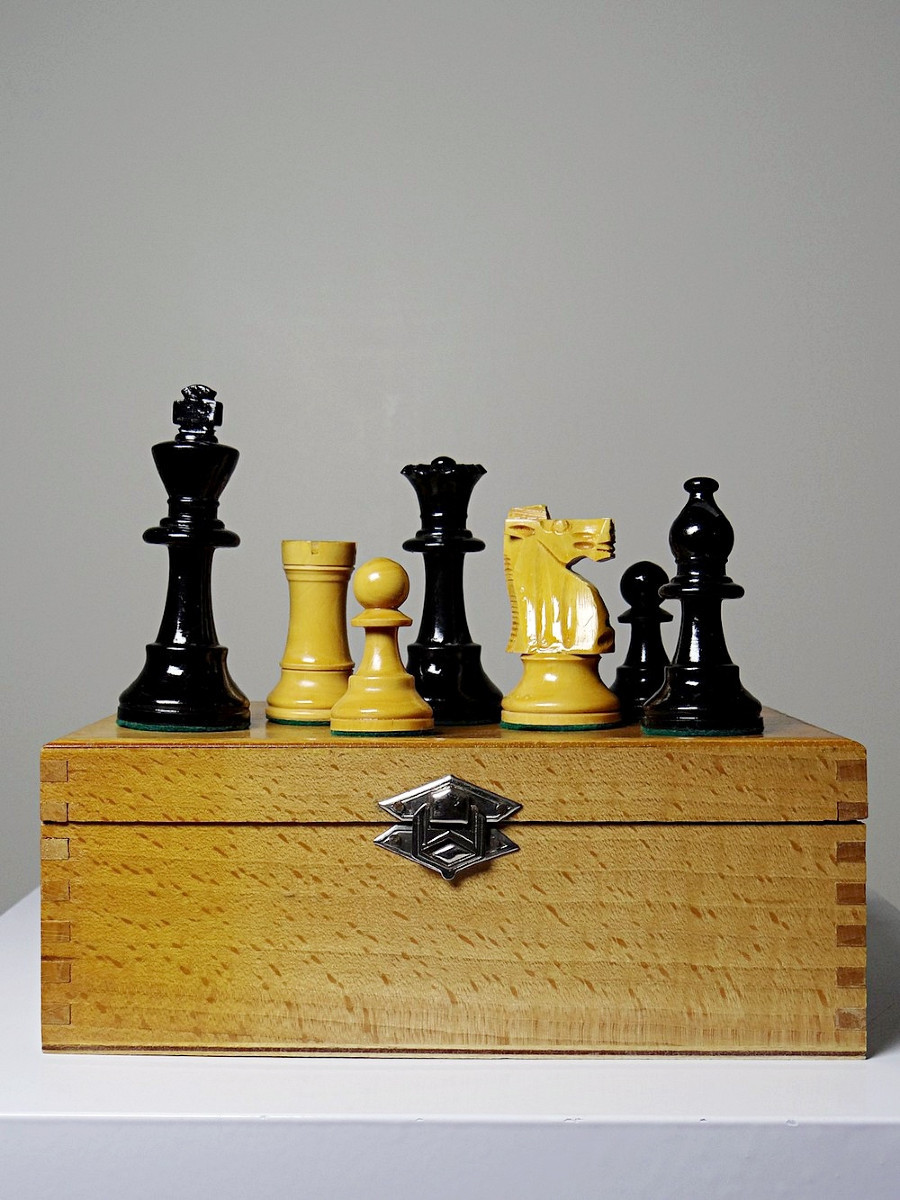 Classic Vintage Turned Wood Staunton Chess Set King 9cm