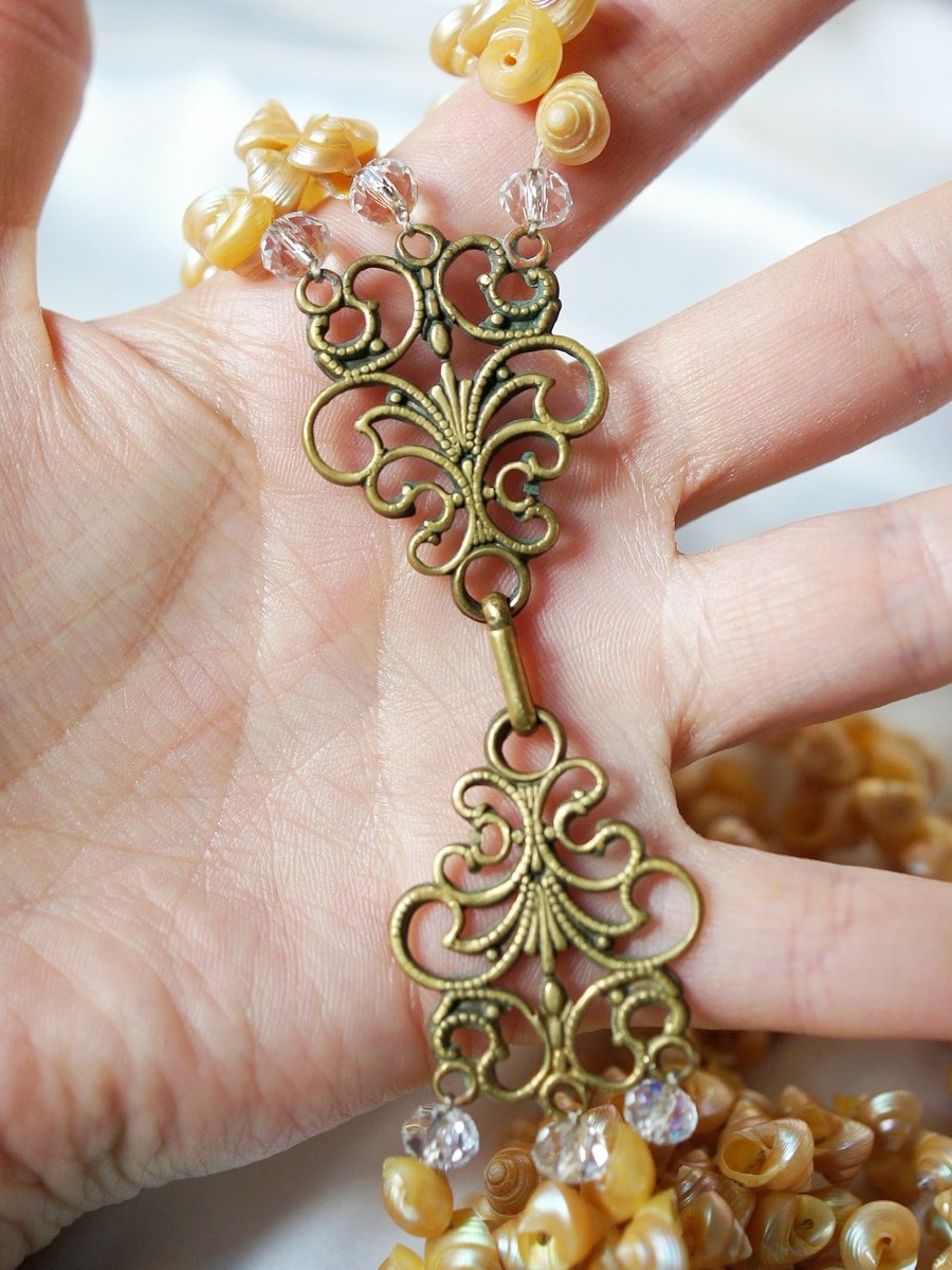 Rare Vintage Victorian-style Three-strand Trochus Necklace, Antique Collection-photo-3