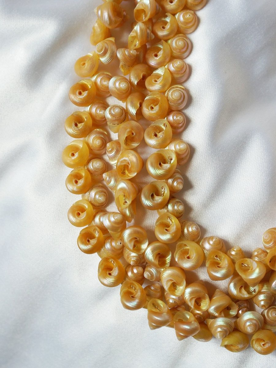 Rare Vintage Victorian-style Three-strand Trochus Necklace, Antique Collection-photo-1