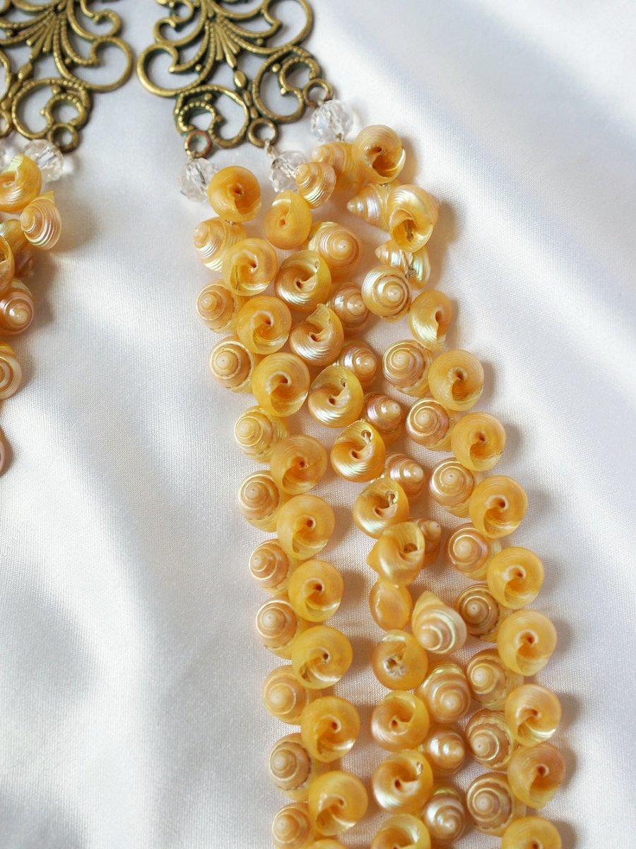 Rare Vintage Victorian-style Three-strand Trochus Necklace, Antique Collection-photo-3