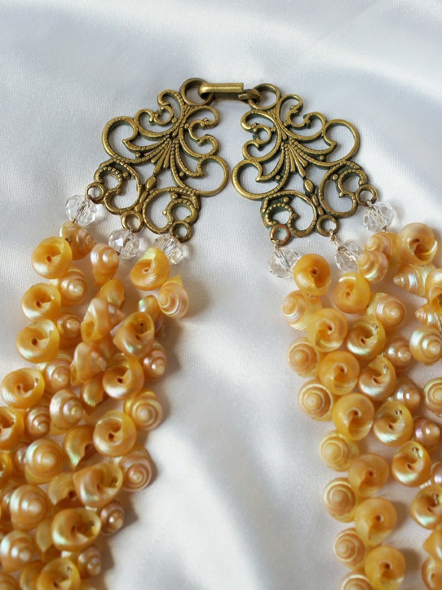 Rare Vintage Victorian-style Three-strand Trochus Necklace, Antique Collection-photo-4