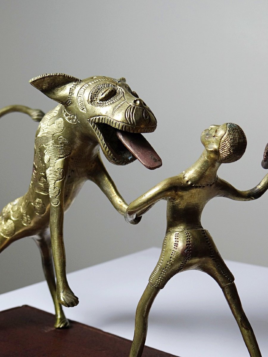 Bronze du Dahomey, Bénin Afrique, vintage/ancien XXe "Le chasseur et la bête"-photo-2