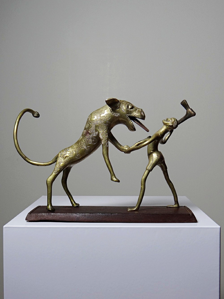 Bronze du Dahomey, Bénin Afrique, vintage/ancien XXe "Le chasseur et la bête"-photo-4