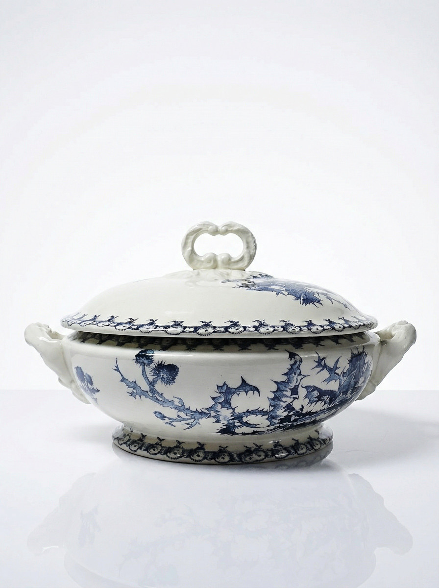 Soupière ancienne 1890-1910 porcelaine opaque terre de fer Gien modèle Chardons